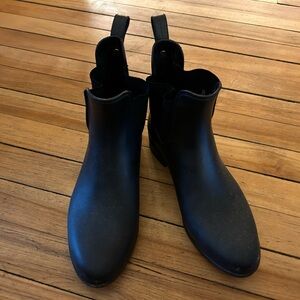 Black Chelsea boots